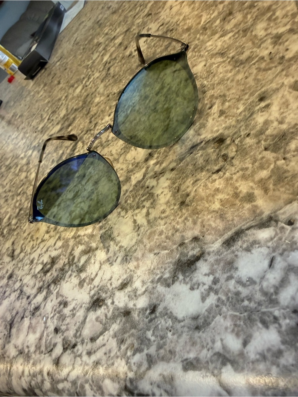 Ray-Ban unisex Green Lens Aviator Sunglasses